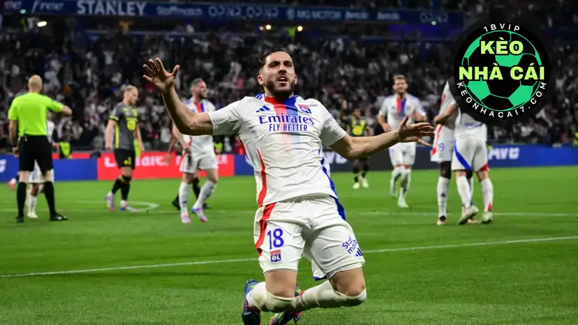 Rayan Cherki - "Phù thủy sân cỏ" của Olympique Lyon